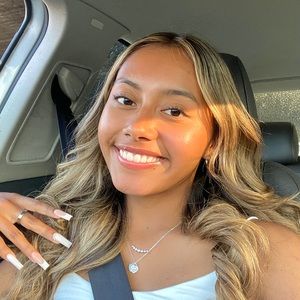 Meet your Posher, Abigail